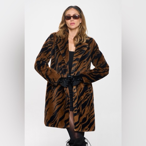 744. 🛑COST! Animal print Black Brown  Coat Jacket  Faux Fur Button Front coat - Picture 2 of 4